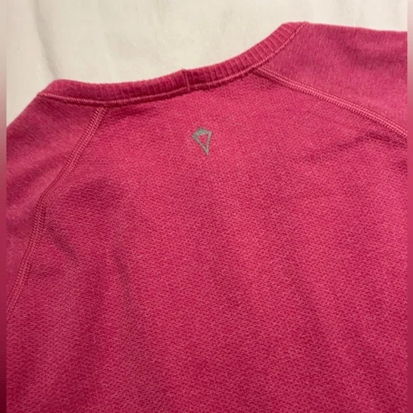 Ivivva Girls Fuchsia Long Sleeve Tee in technical fabric - Picture 5 of 5